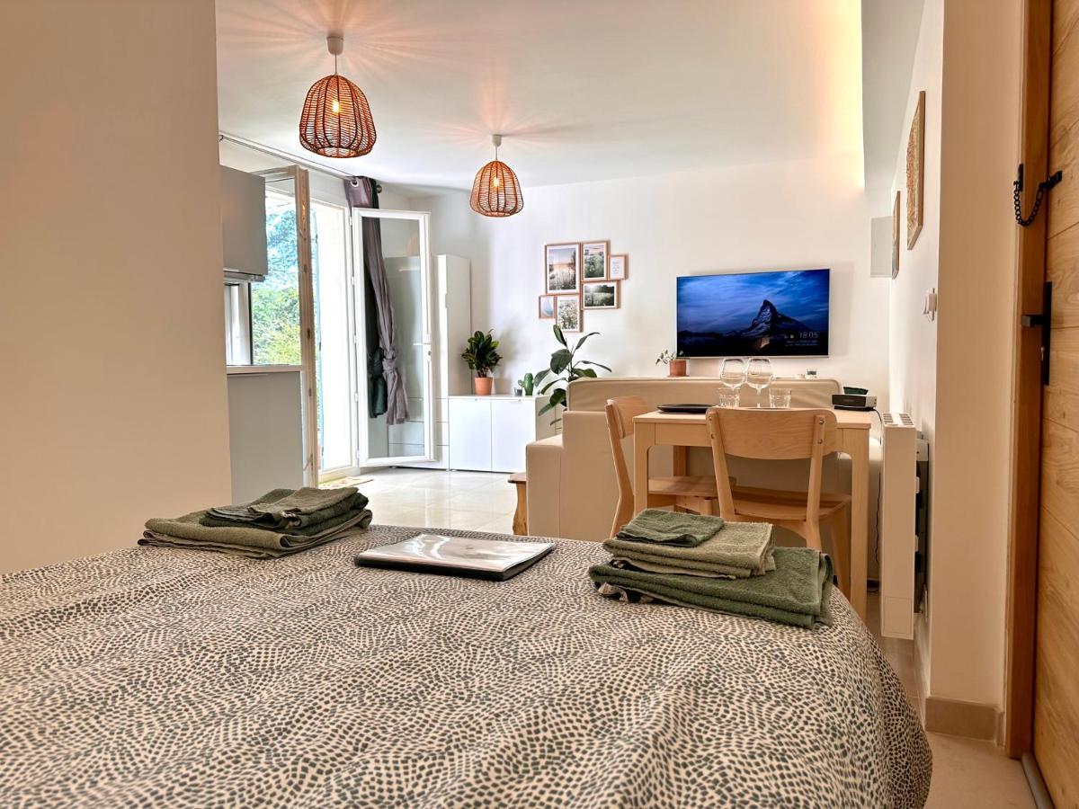 Paisible Studio Tout Neuf En Lisiere De Foret Peyrolles-en-Provence Kültér fotó